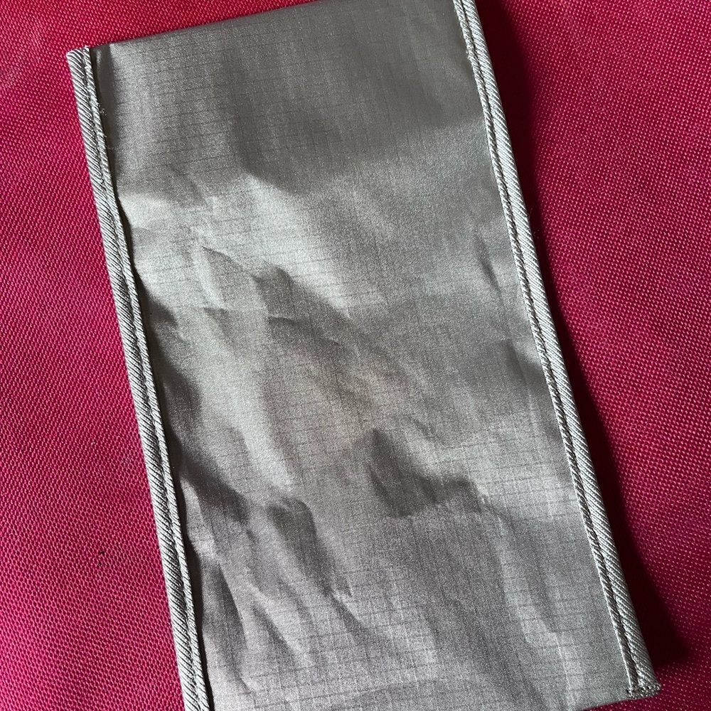 NWT Off grid RFID blocking phone and card pouch
